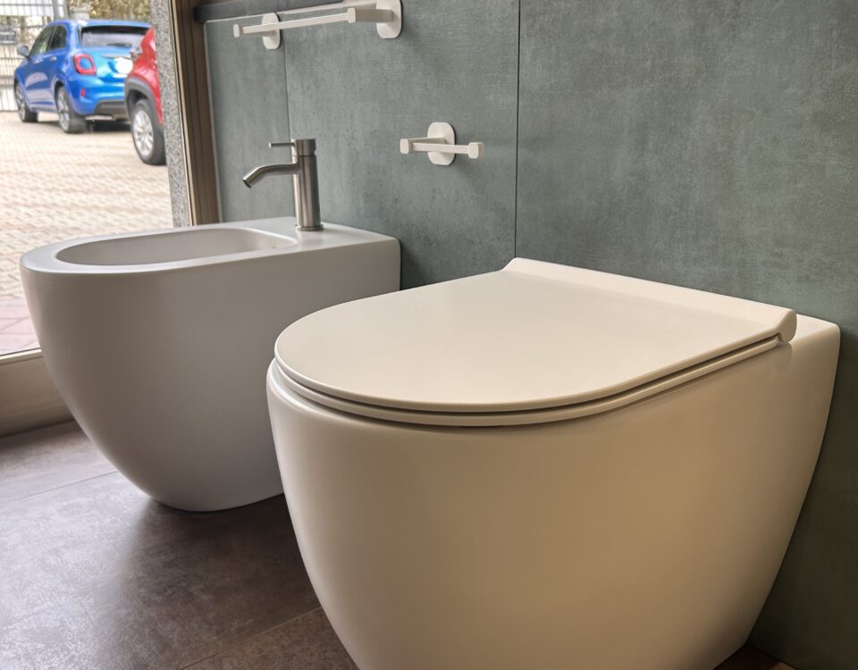 SUPER SCONTO COPPIA DI SANITARI ALICE. Scopri di più nella sezione OUTLET